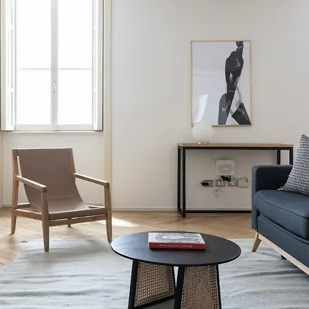 Apartment Plum Guide - Raphael's Canvas Rom