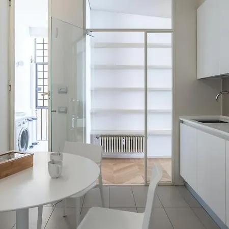 Apartment Plum Guide - Raphael's Canvas Rom