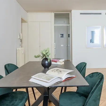 Apartment Plum Guide - Raphael's Canvas Rom